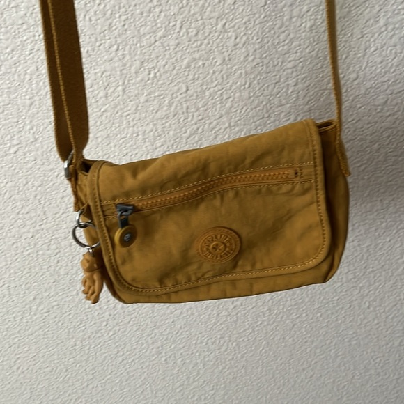 Yellow/gold Kipling crossbody purse - Picture 2 of 3